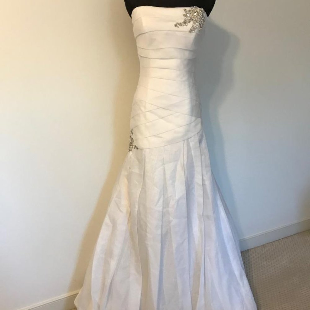 WHITE BRIDAL GOWN